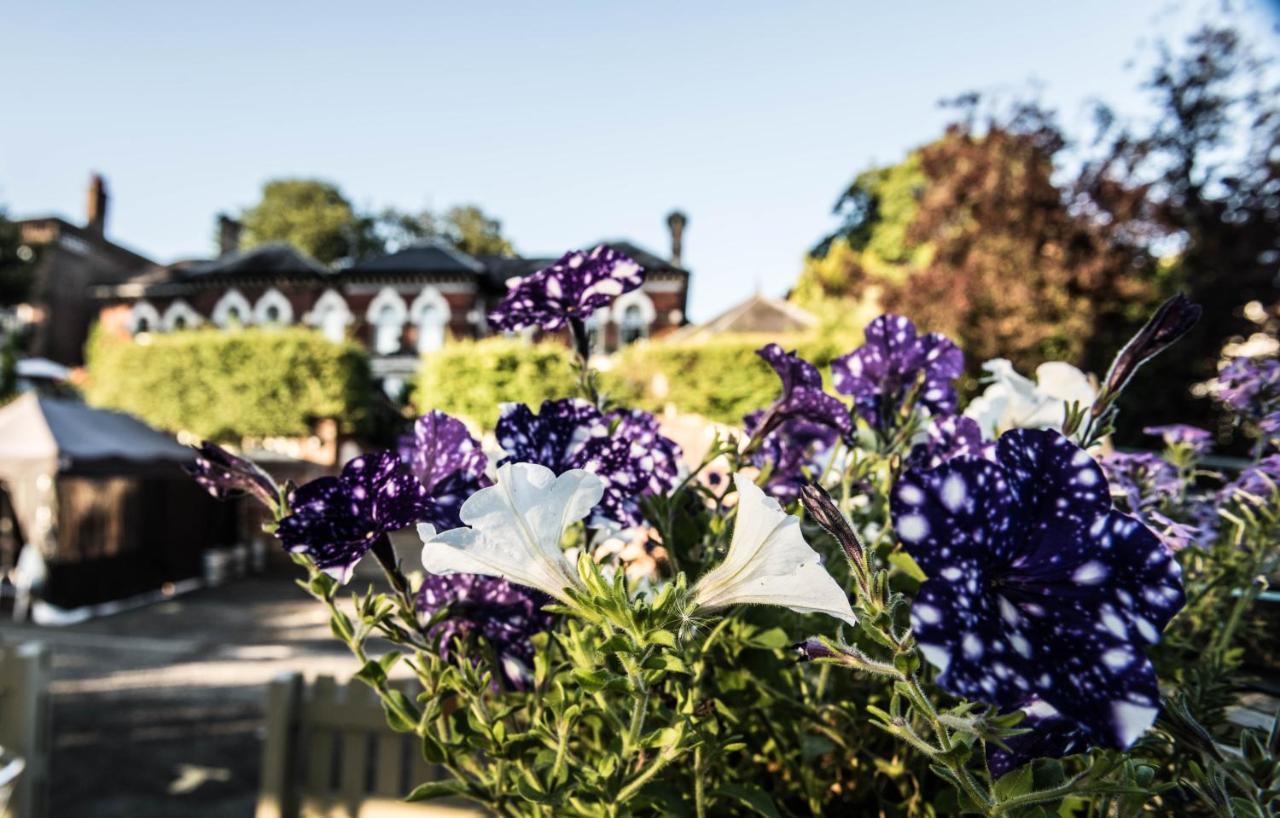 Leaside Hotel Luton  Bagian luar foto