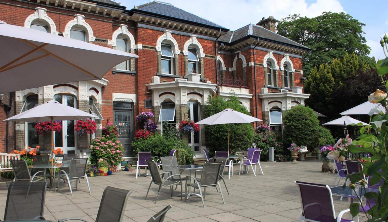 Leaside Hotel Luton  Bagian luar foto
