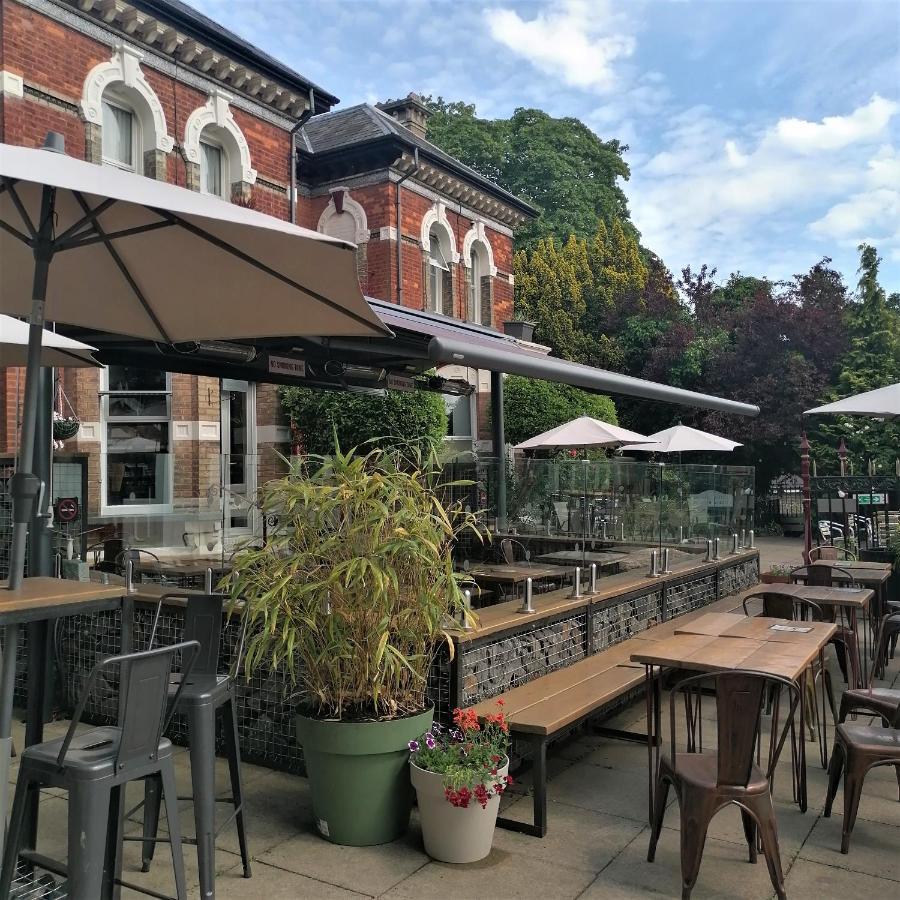 Leaside Hotel Luton  Bagian luar foto