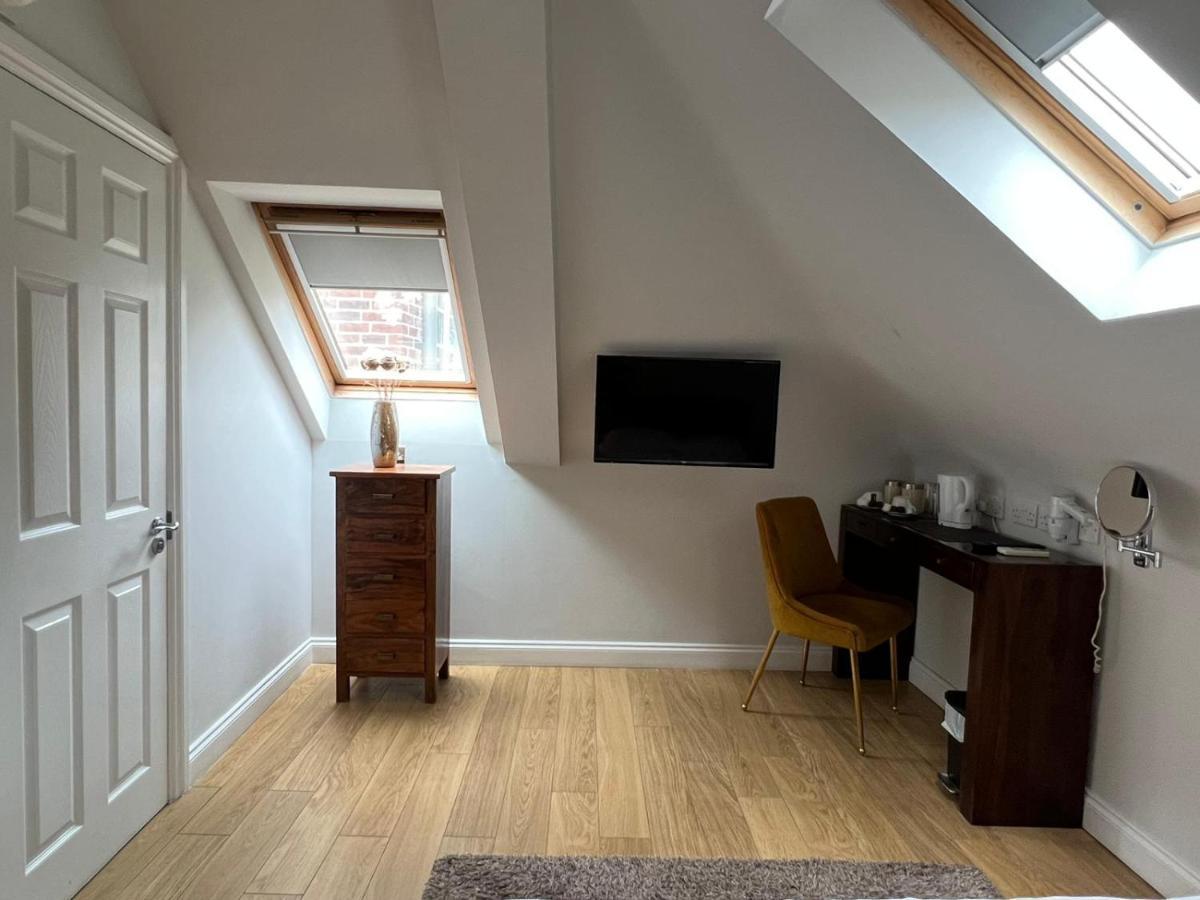 Leaside Hotel Luton  Bagian luar foto