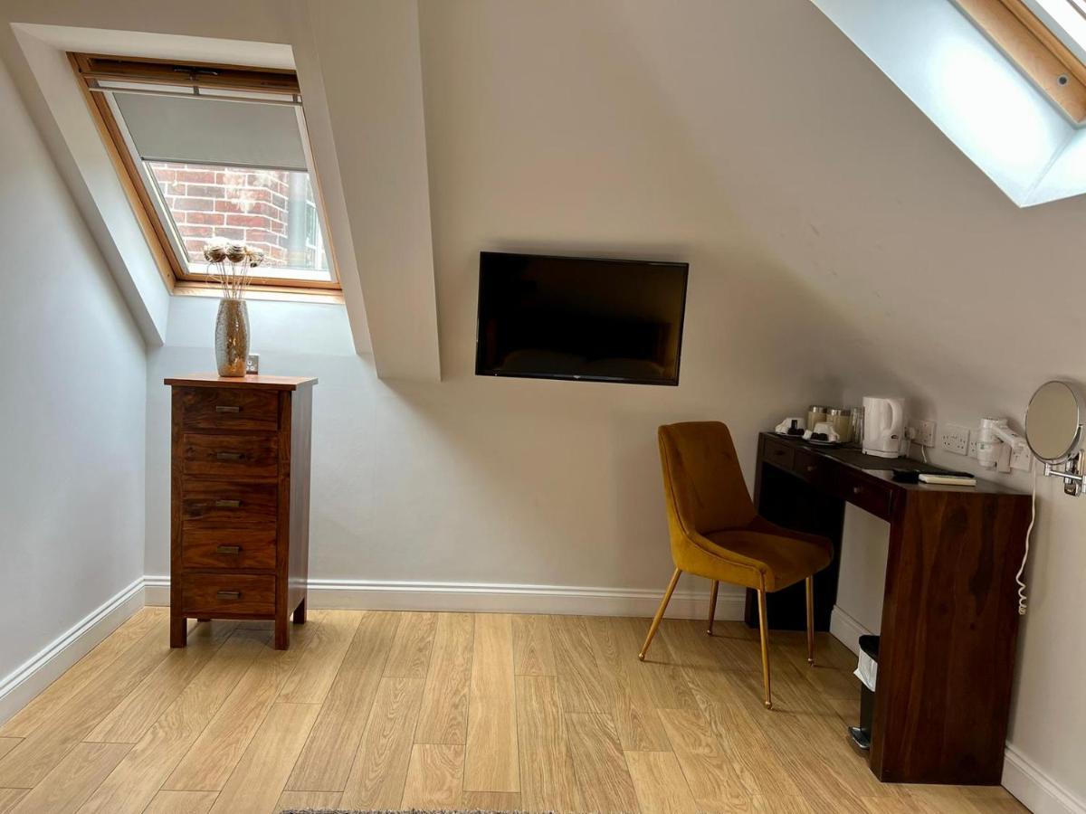 Leaside Hotel Luton  Bagian luar foto