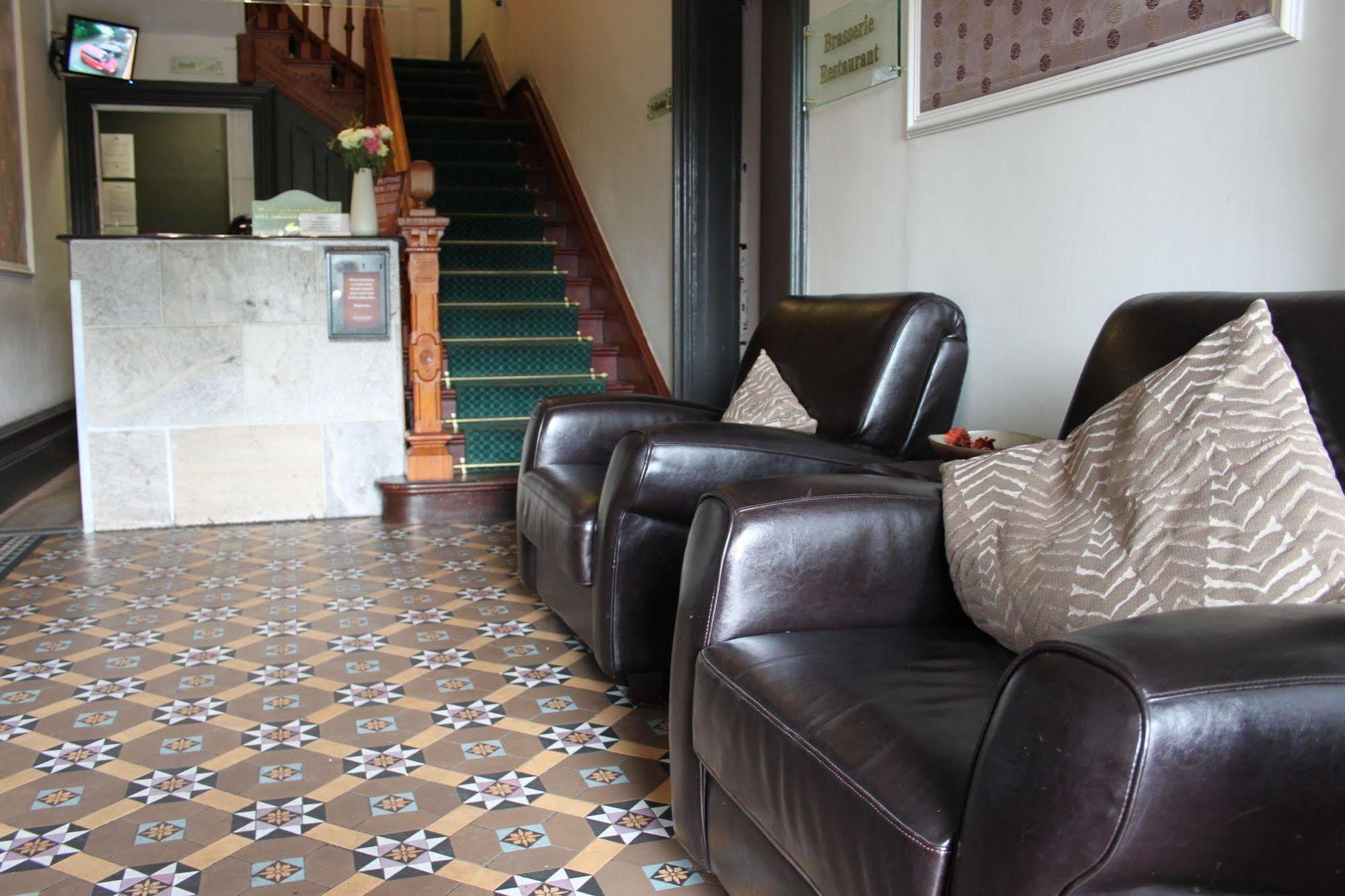 Leaside Hotel Luton  Bagian luar foto