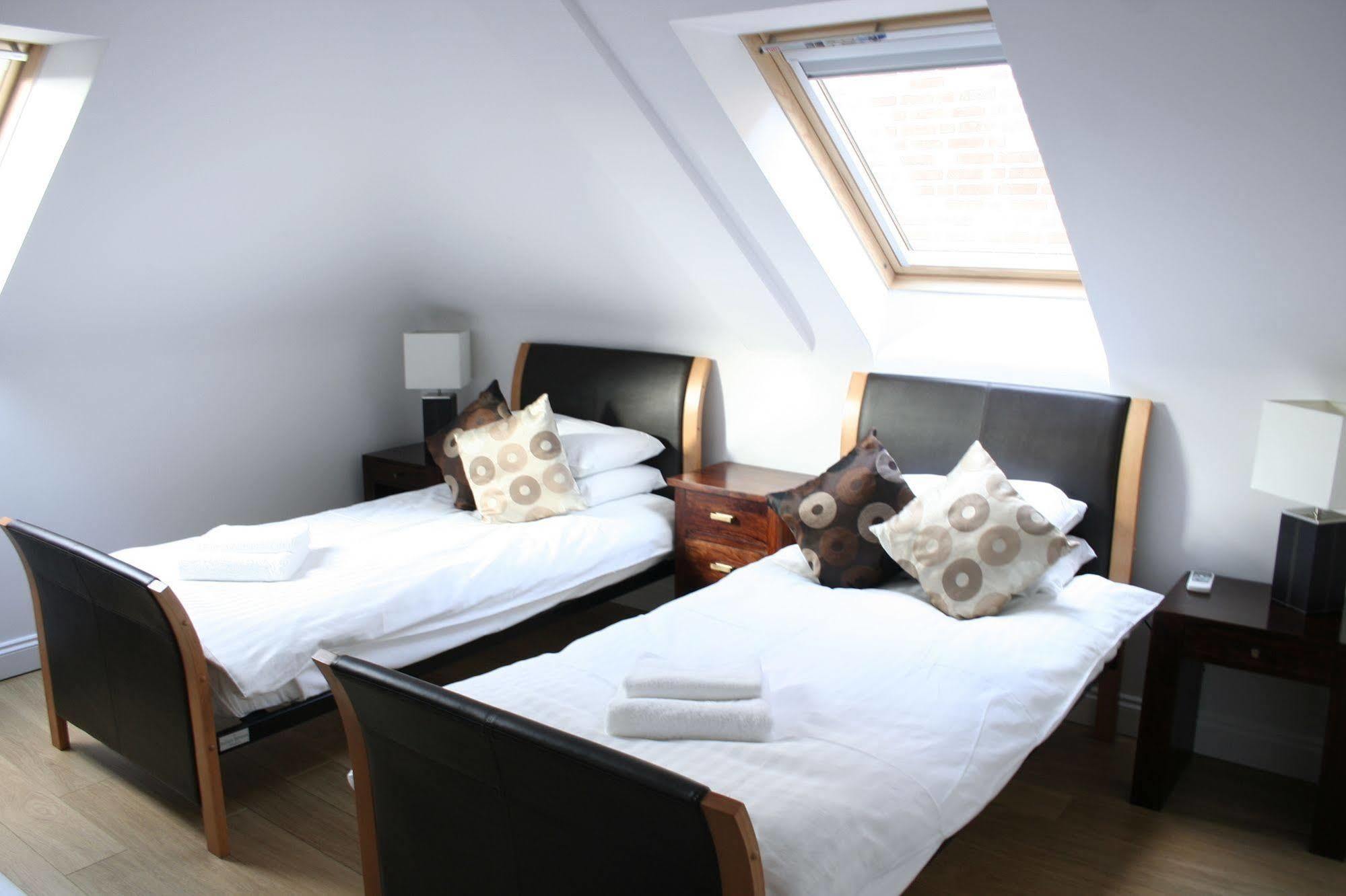 Leaside Hotel Luton  Bagian luar foto