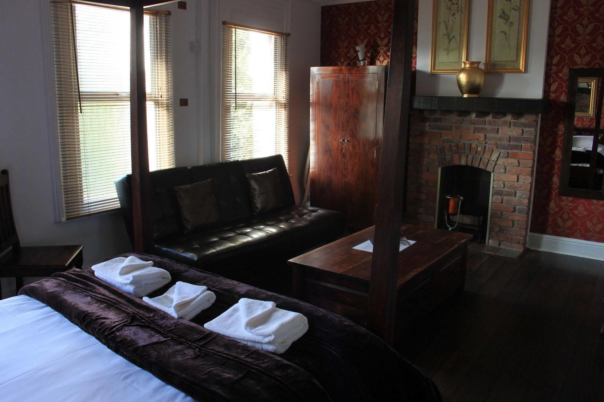 Leaside Hotel Luton  Bagian luar foto