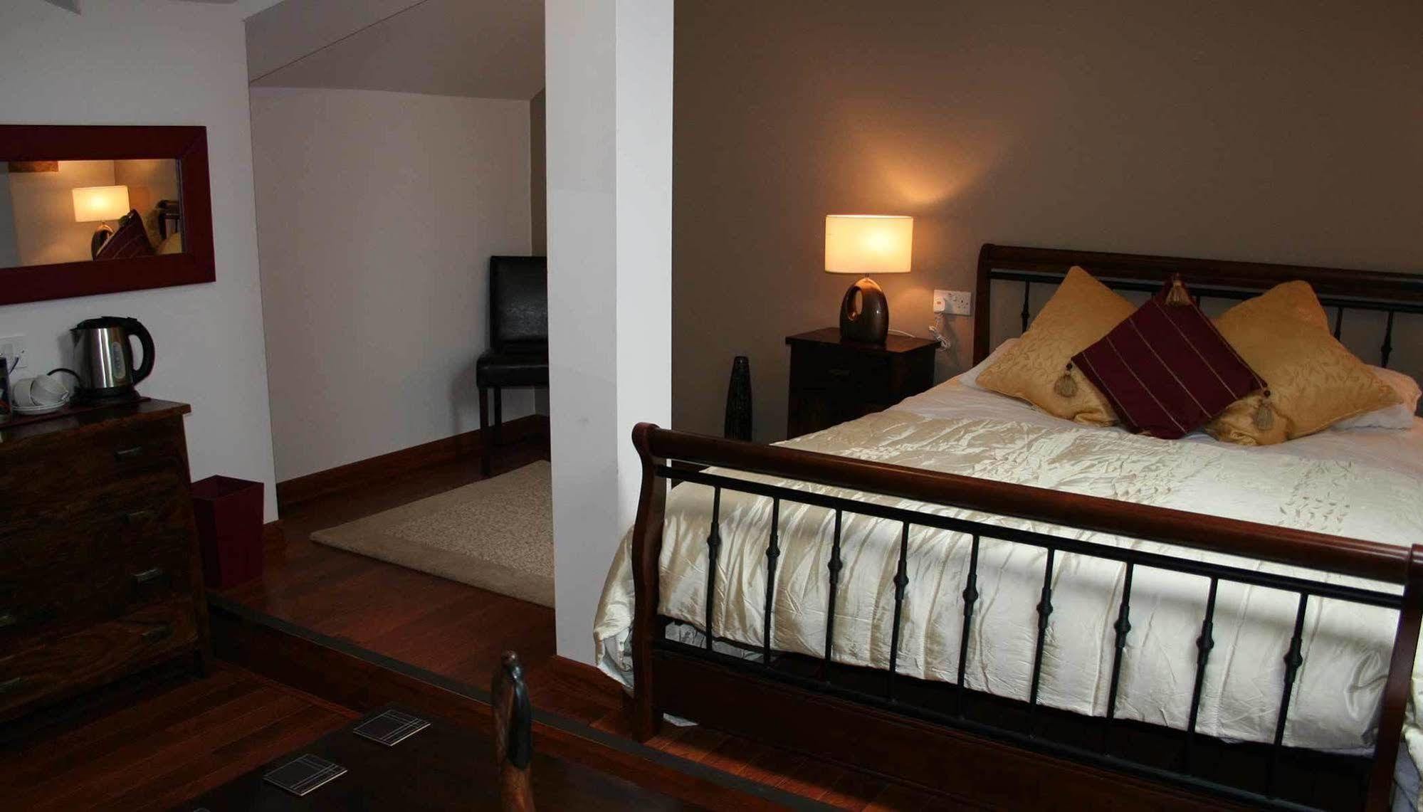 Leaside Hotel Luton  Bagian luar foto
