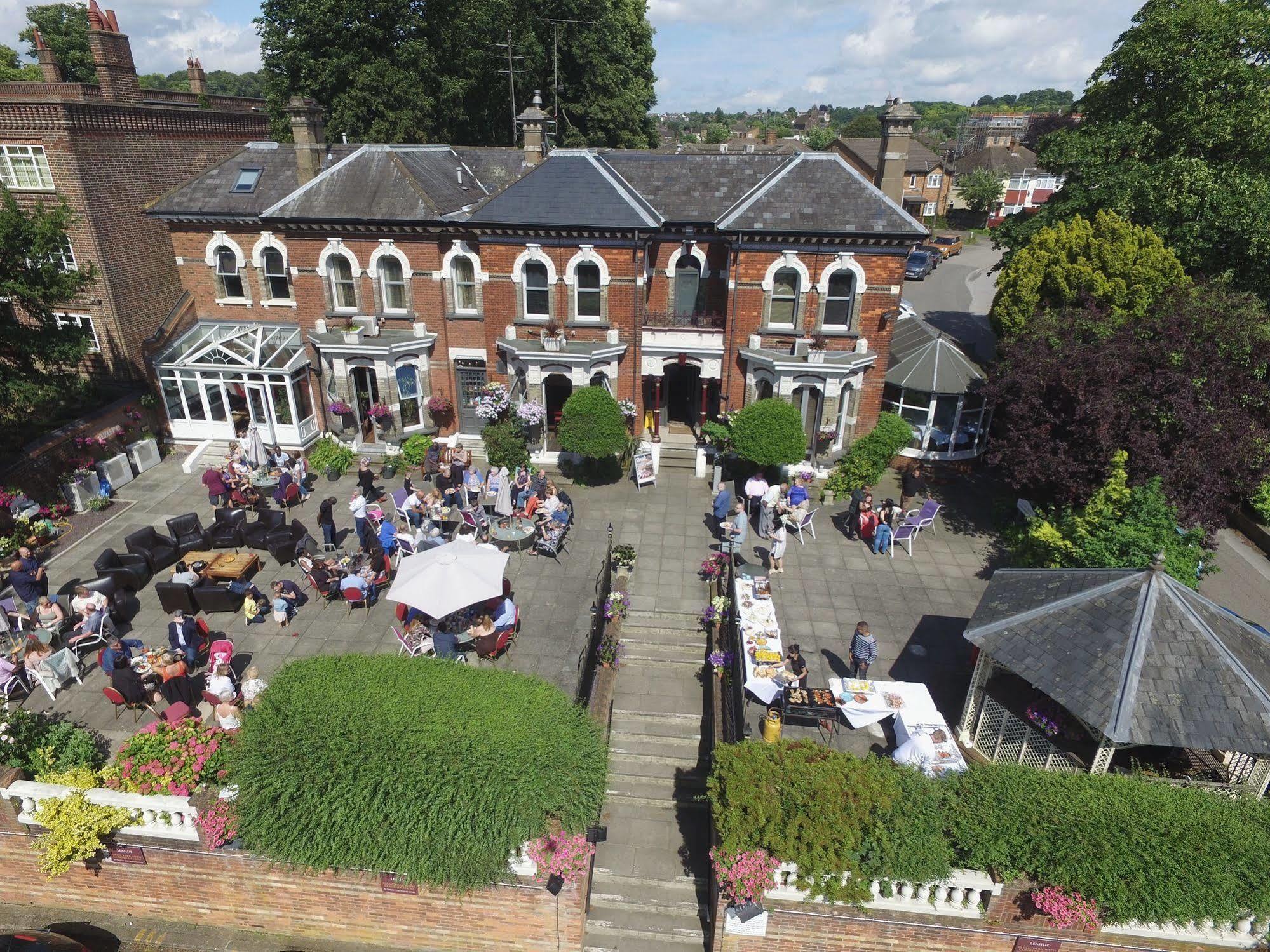 Leaside Hotel Luton  Bagian luar foto