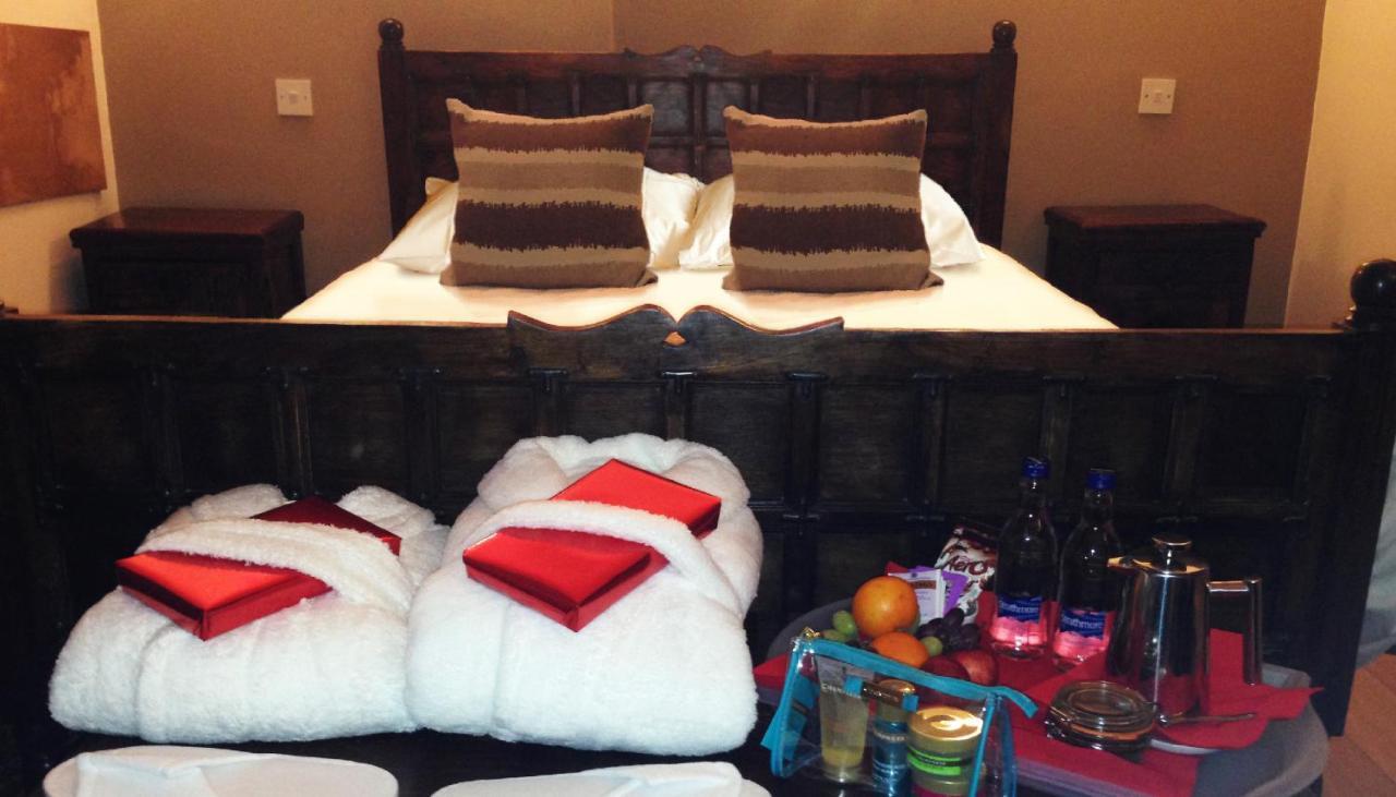 Leaside Hotel Luton  Bagian luar foto
